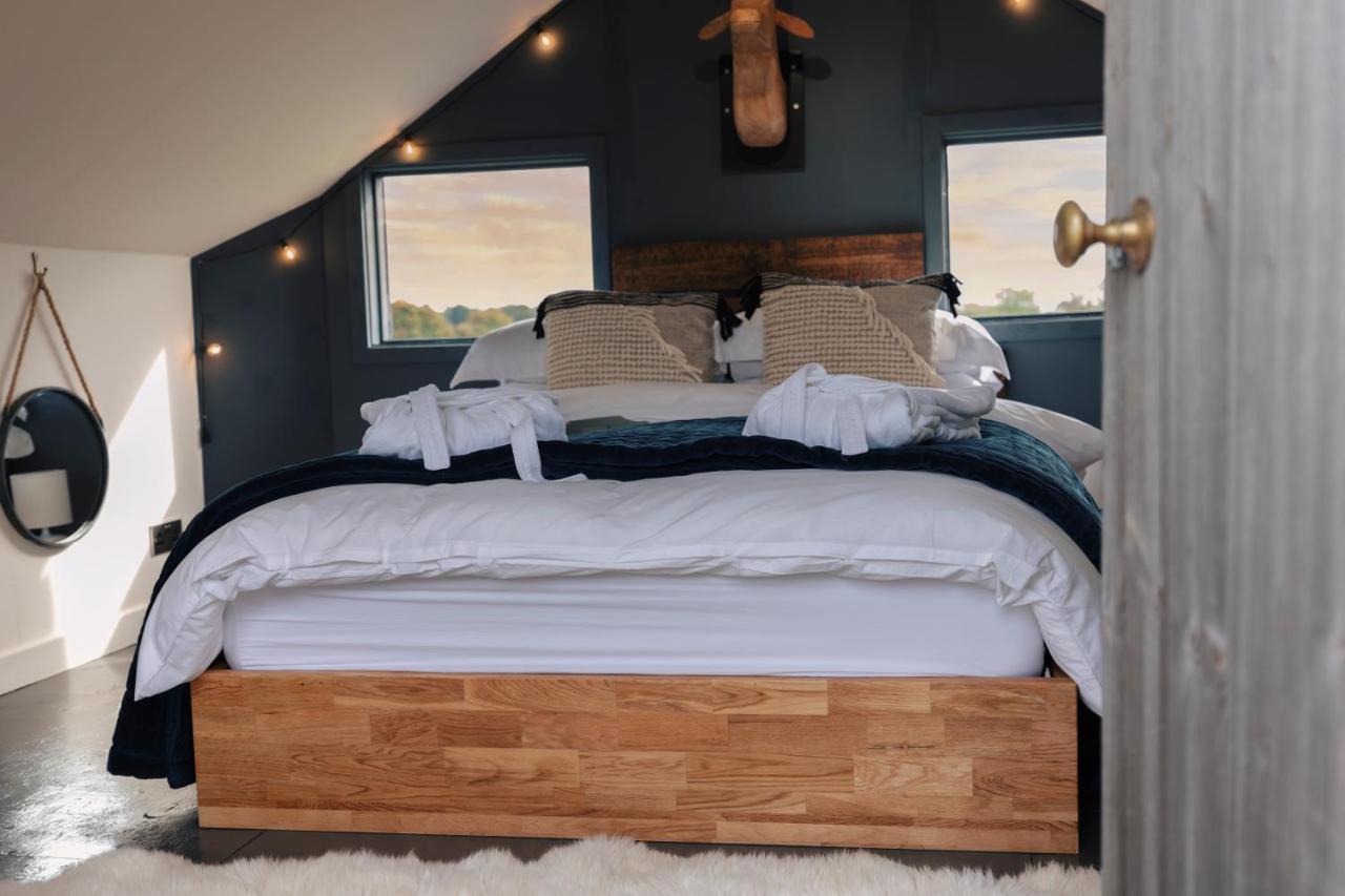 The Treehouse At Humblebee Hall Worcester Eksteriør billede