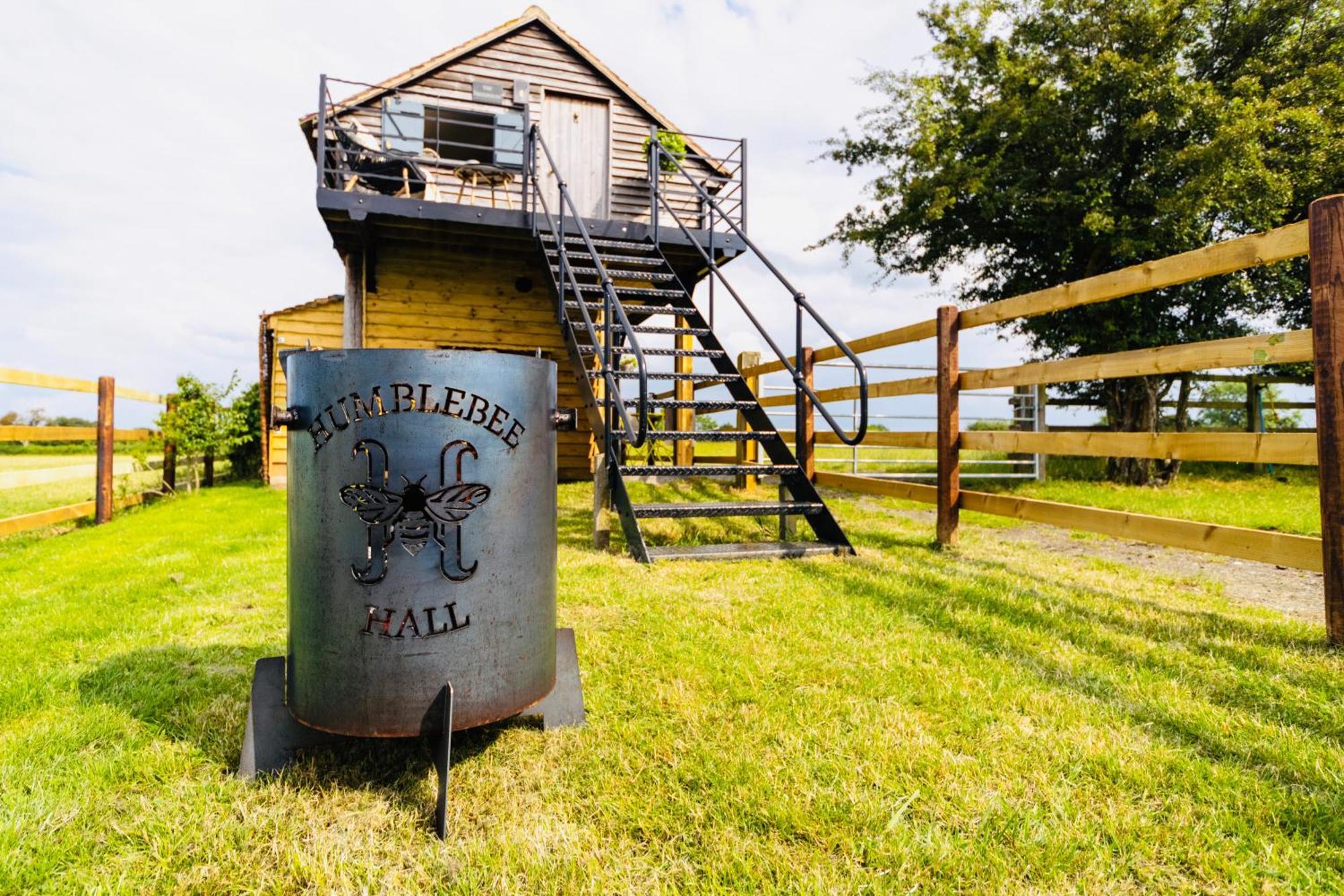 The Treehouse At Humblebee Hall Worcester Eksteriør billede